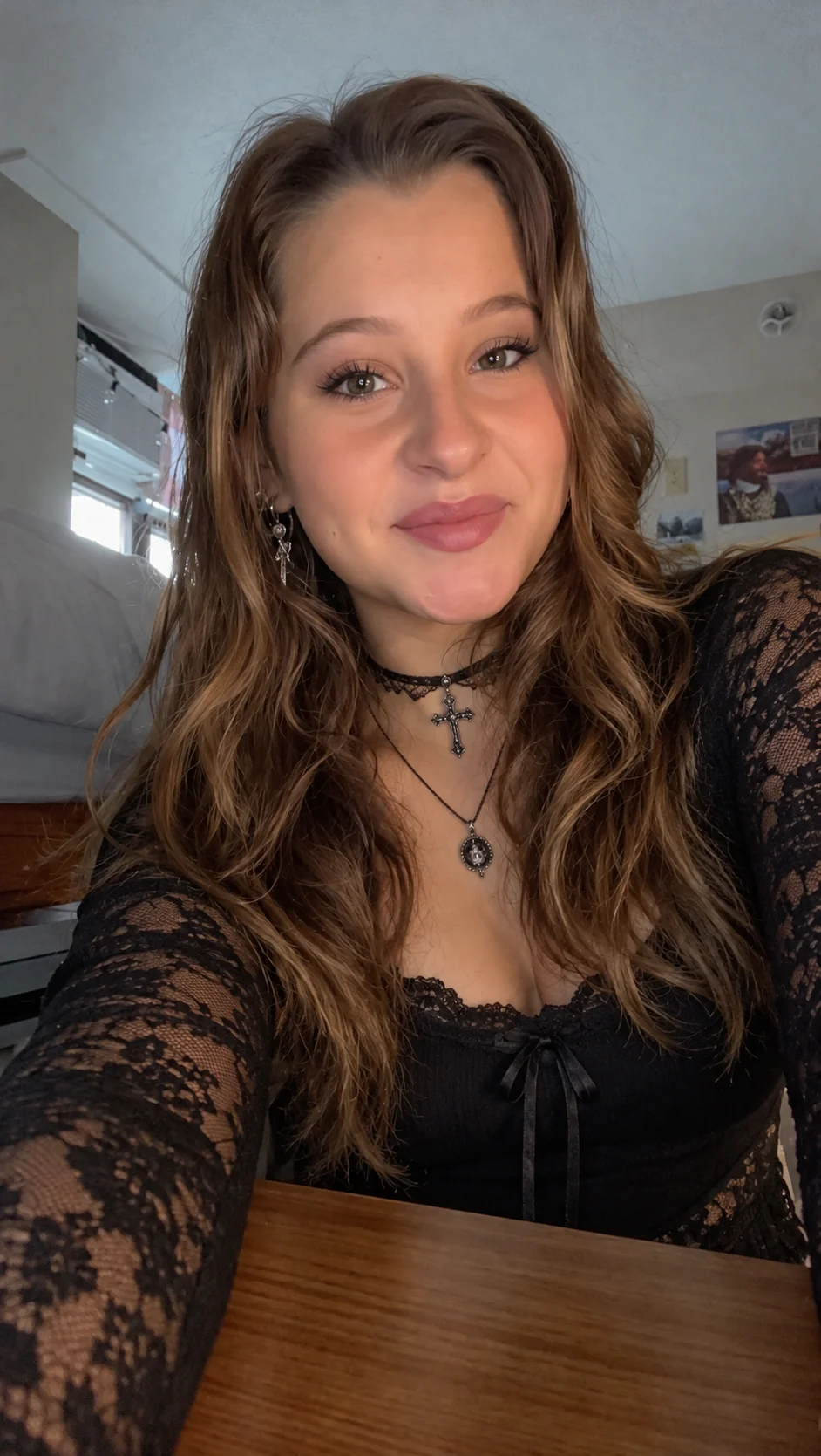 files/imgi_13_Gothic_Bedroom_Selfie_Portrait.png